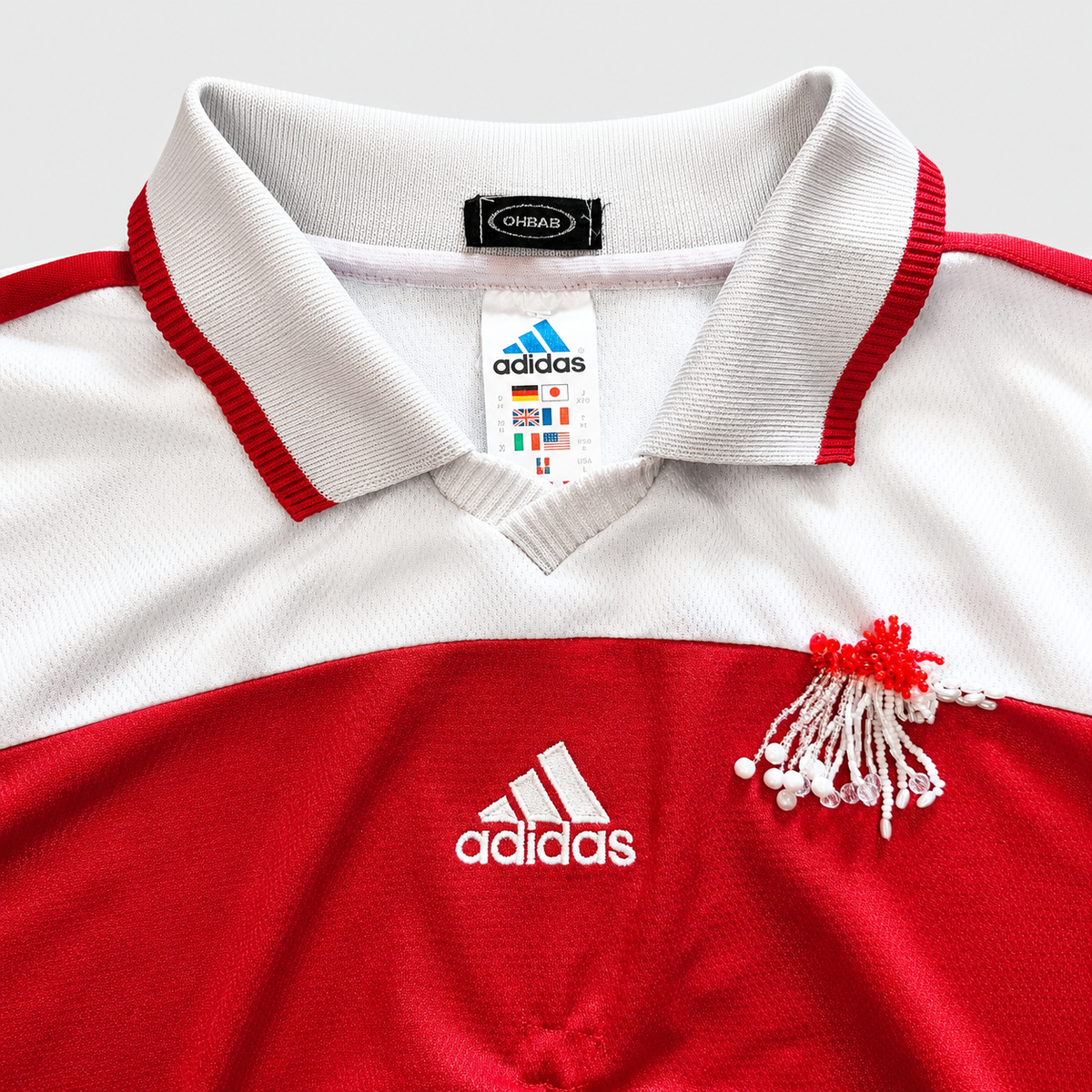 BAD BABE — Maillot de foot réinventé rouge et blanc