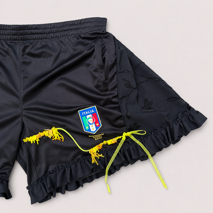 BOSS LADY — Short de football upcyclé noir et jaune