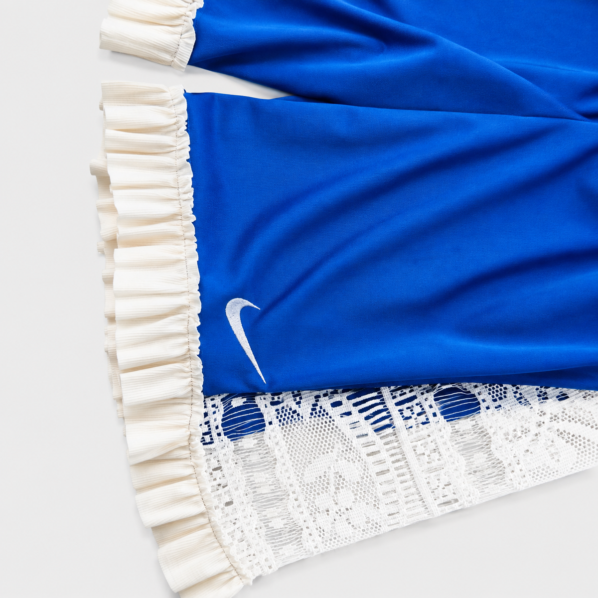 BOSS LADY — Short de football réinventé avec les rideaux de mamie