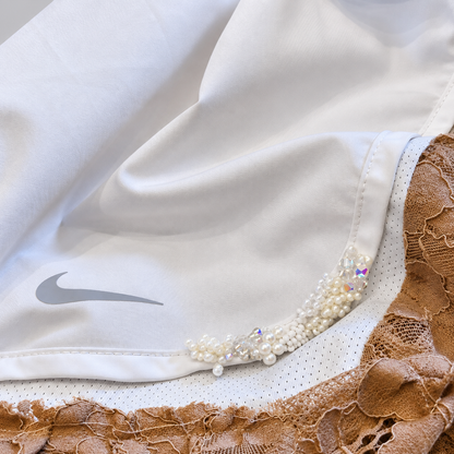 BOSS LADY — Lace runner