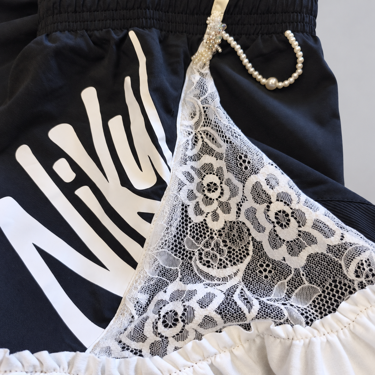 BOSS LADY — Peal runner